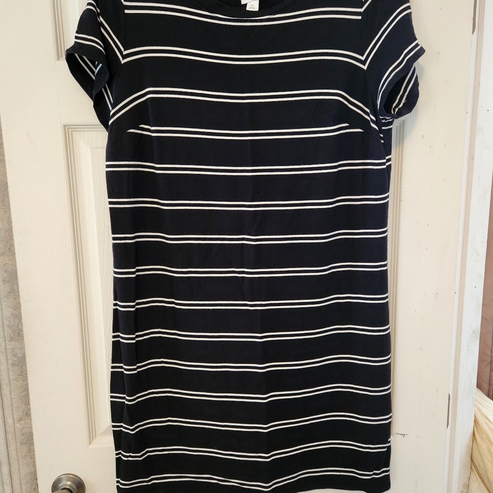 Blk/Wht t-shirt style dress.